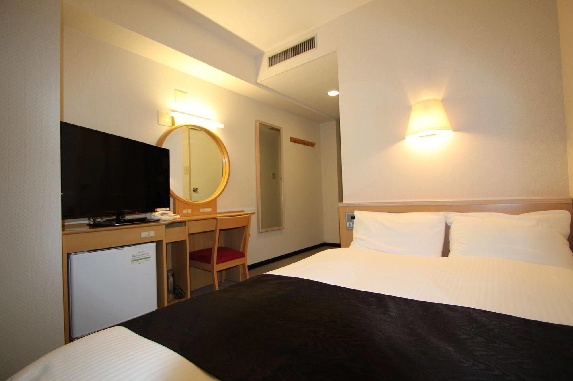 Apa Hotel Tonami Ekimae Extérieur photo