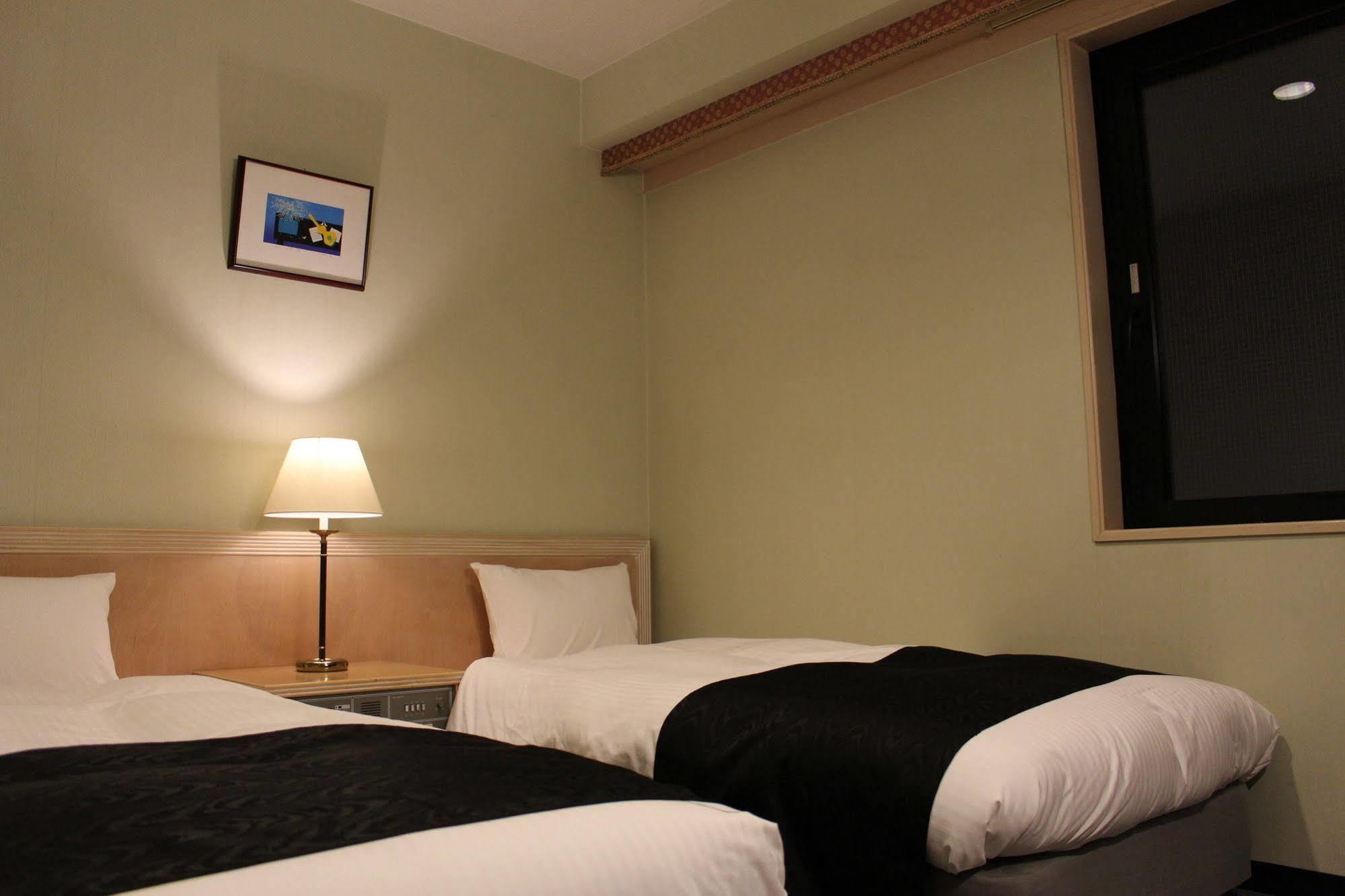 Apa Hotel Tonami Ekimae Extérieur photo