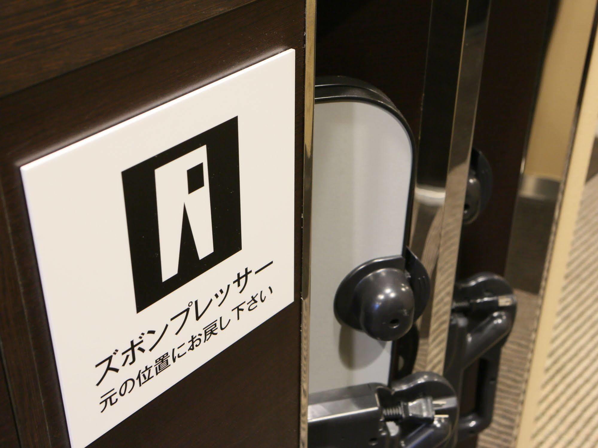 Apa Hotel Tonami Ekimae Extérieur photo