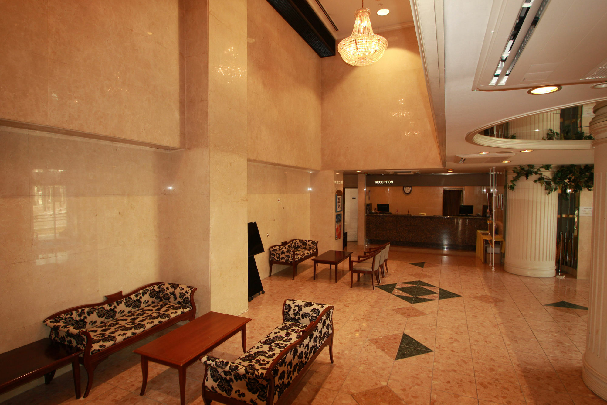 Apa Hotel Tonami Ekimae Extérieur photo